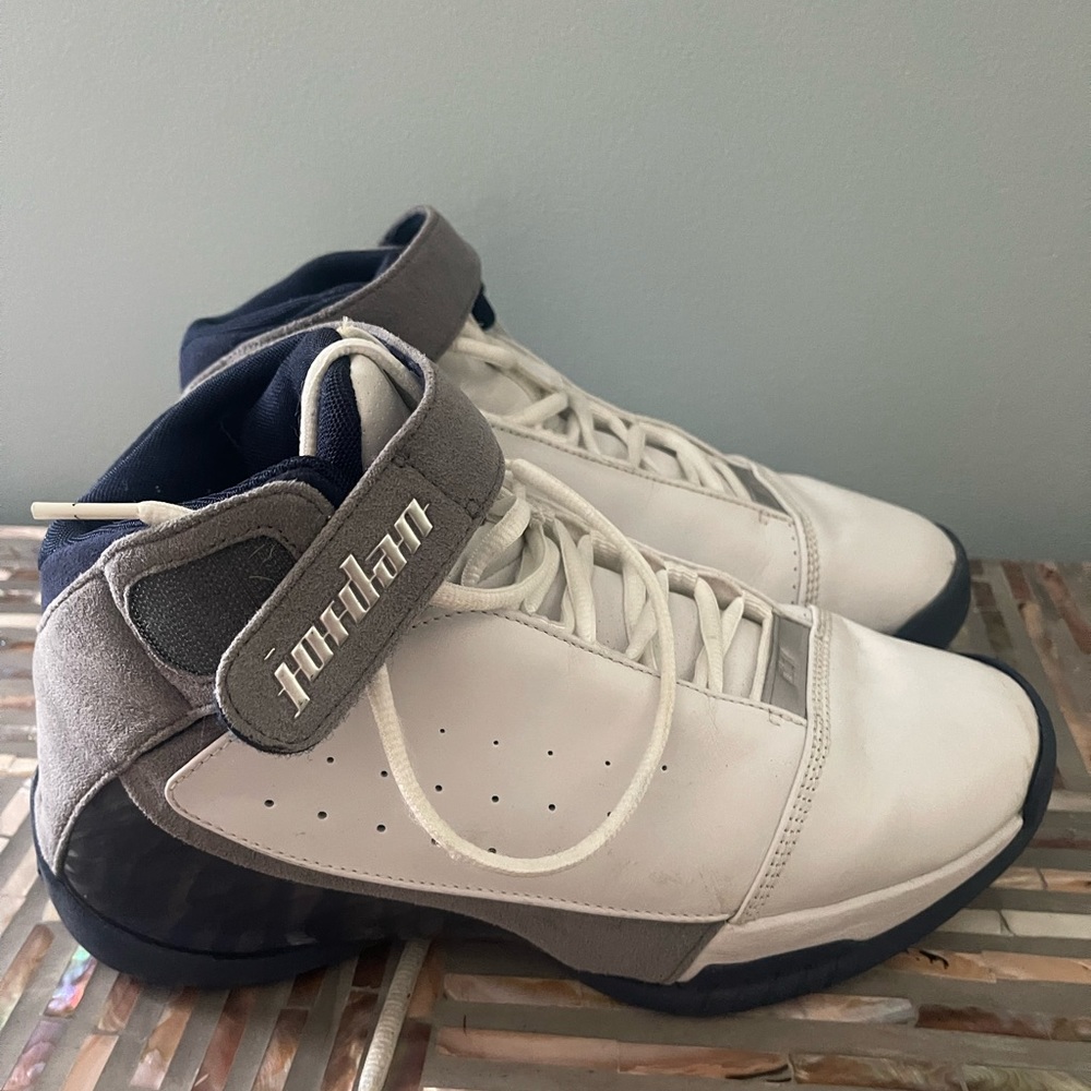 Nike Jordan Team Strong athletic shoes